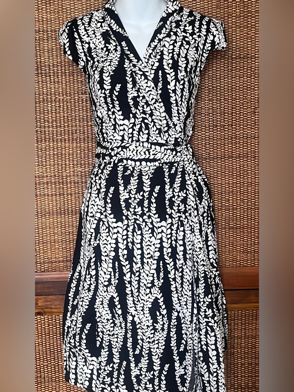 Tommy Hilfiger Black White Vine Print wrap midi dress cap sleeve Sz S